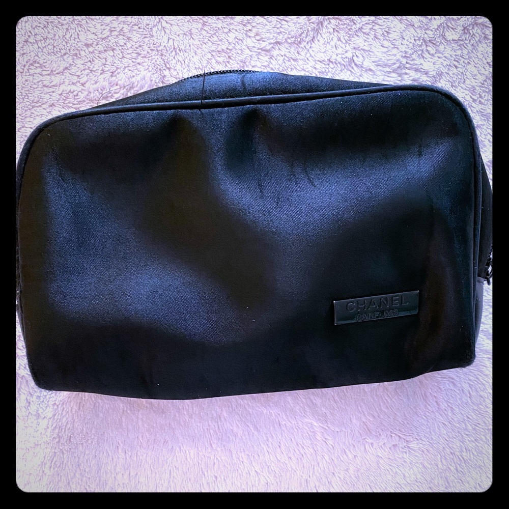 Chanel clutch / makeup bag